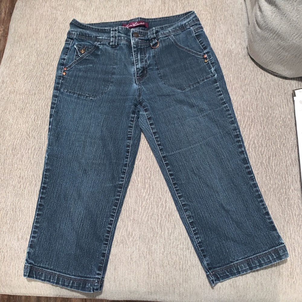 Cute Gloria Vanderbilt short jeans size 8